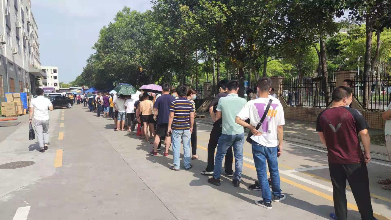 深圳沃飛全體員工在工業園做核酸檢測