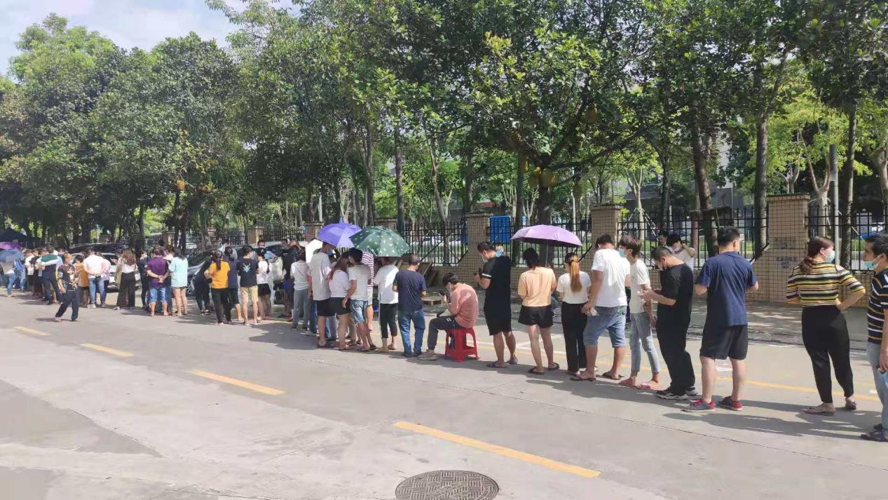 深圳沃飛全體員工在工業園做核酸檢測